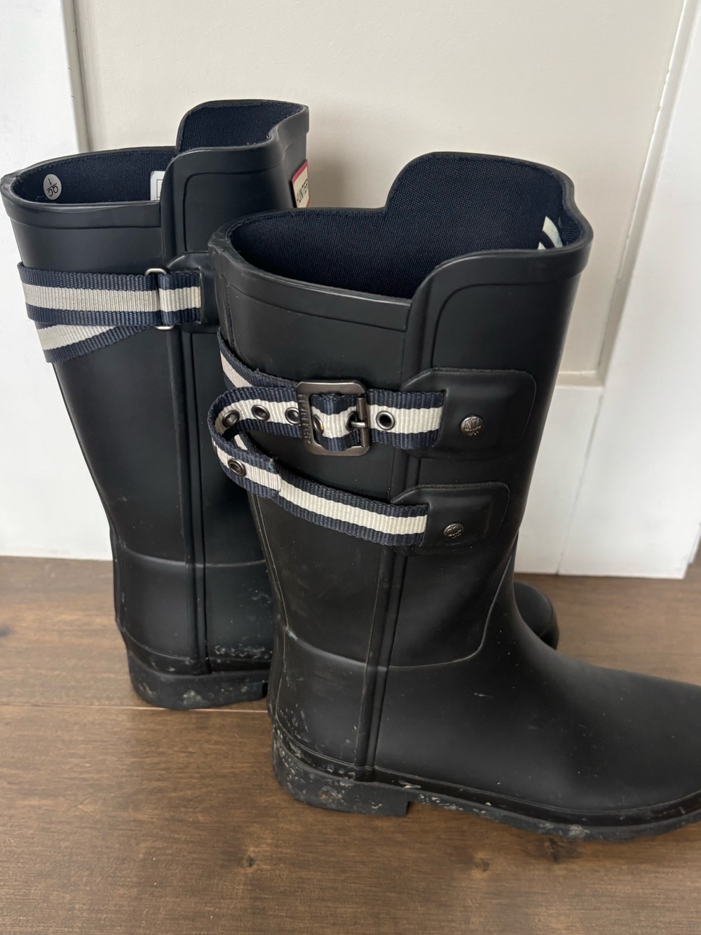 Hunter Black Matte Rain Boots with Red Logo Trim & webbed buckles, 7 - Picture 2 of 4